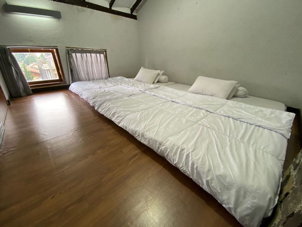 ruang tidur villa calathea 5