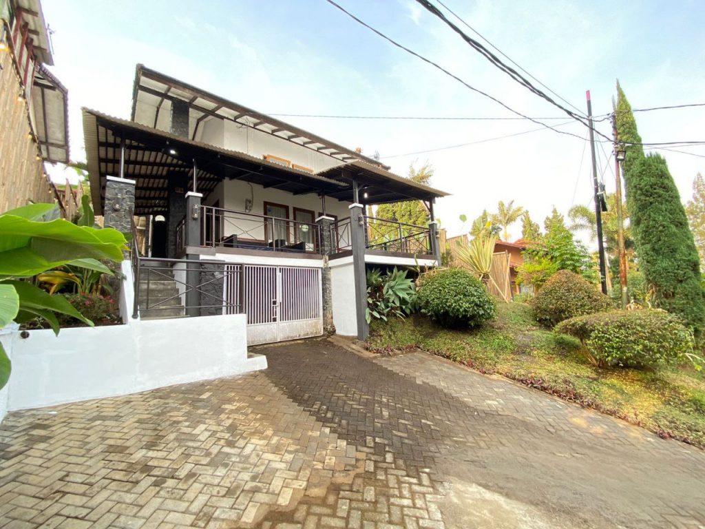 tampak depan villa calathea 8